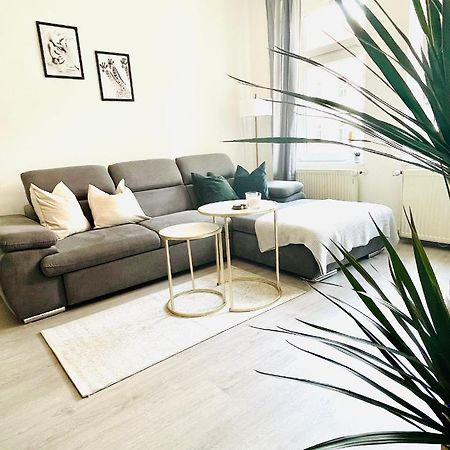 Renoviertes Apartment In Zentraler Lage - Wlan, Smart-Tv, Kuche, Balkon Und Queensize-Bett Fur 4 Gaste แอร์ฟวร์ท ภายนอก รูปภาพ
